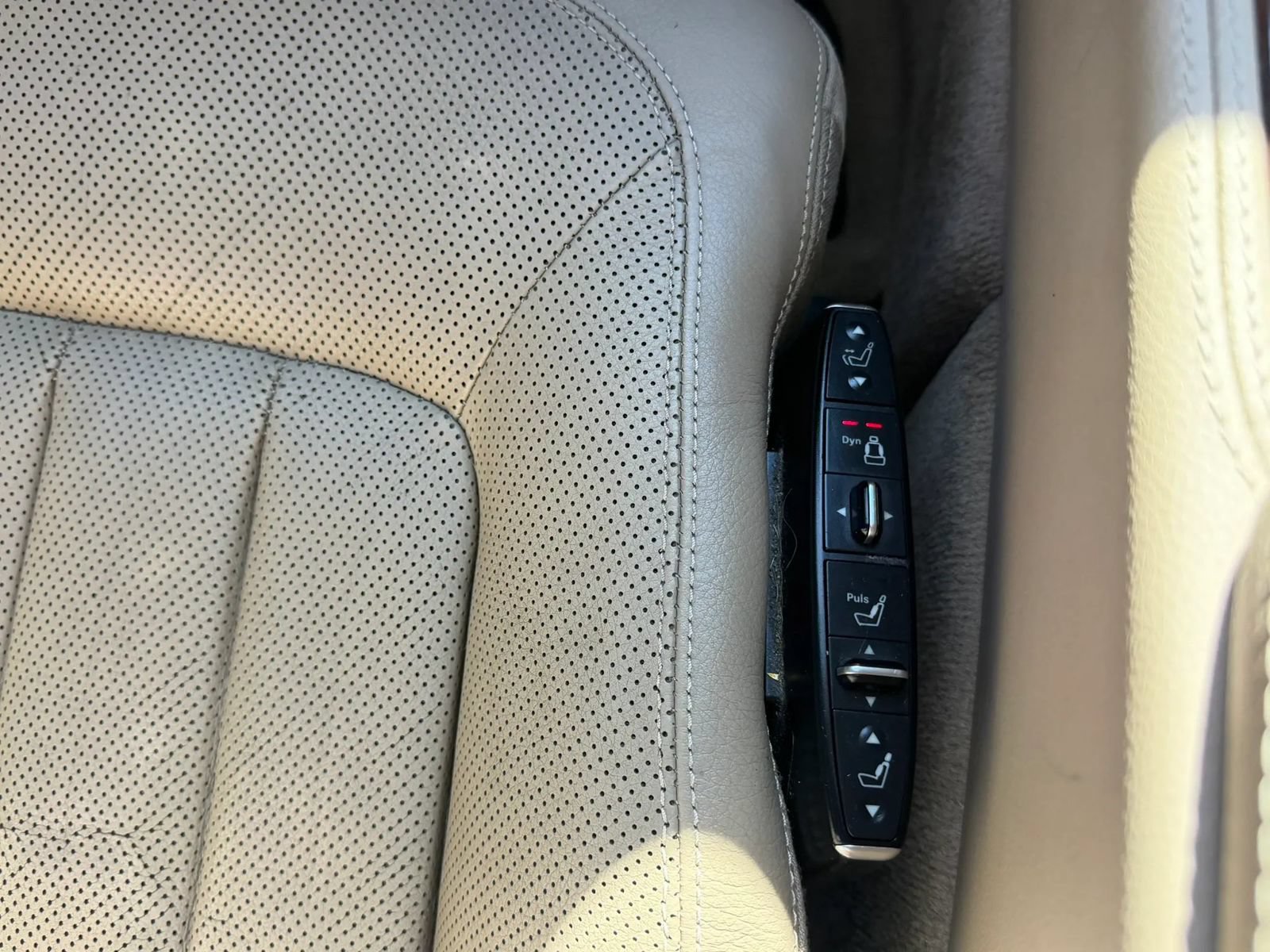 Used 2012 Mercedes-Benz CLS 550 4MATIC image 24