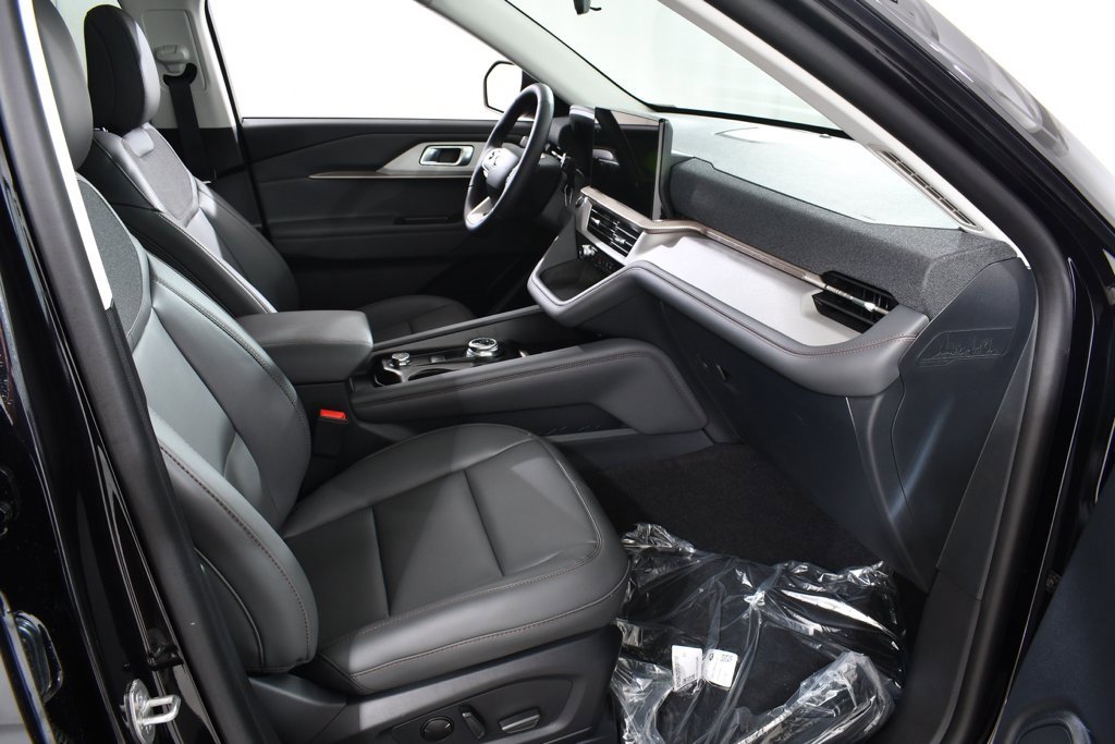 New 2025 Ford Explorer Active w/ Active Comfort Package image 10