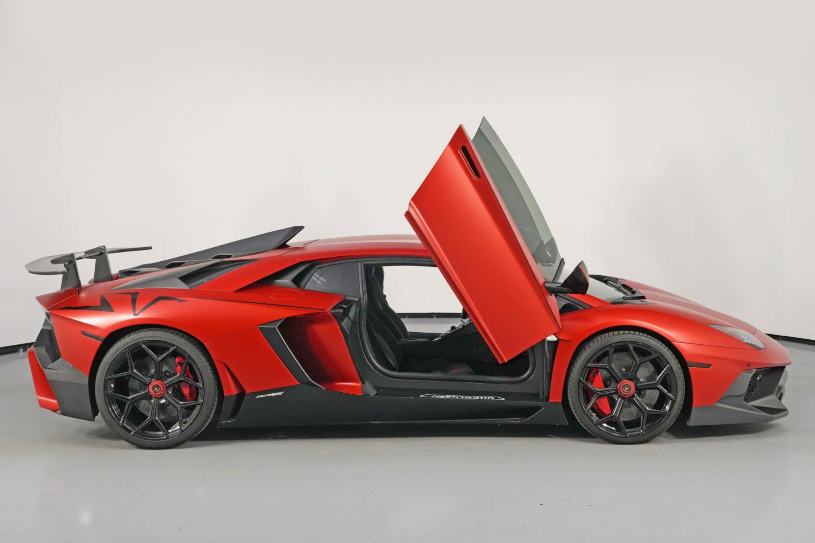 Used 2017 Lamborghini Aventador S image 60