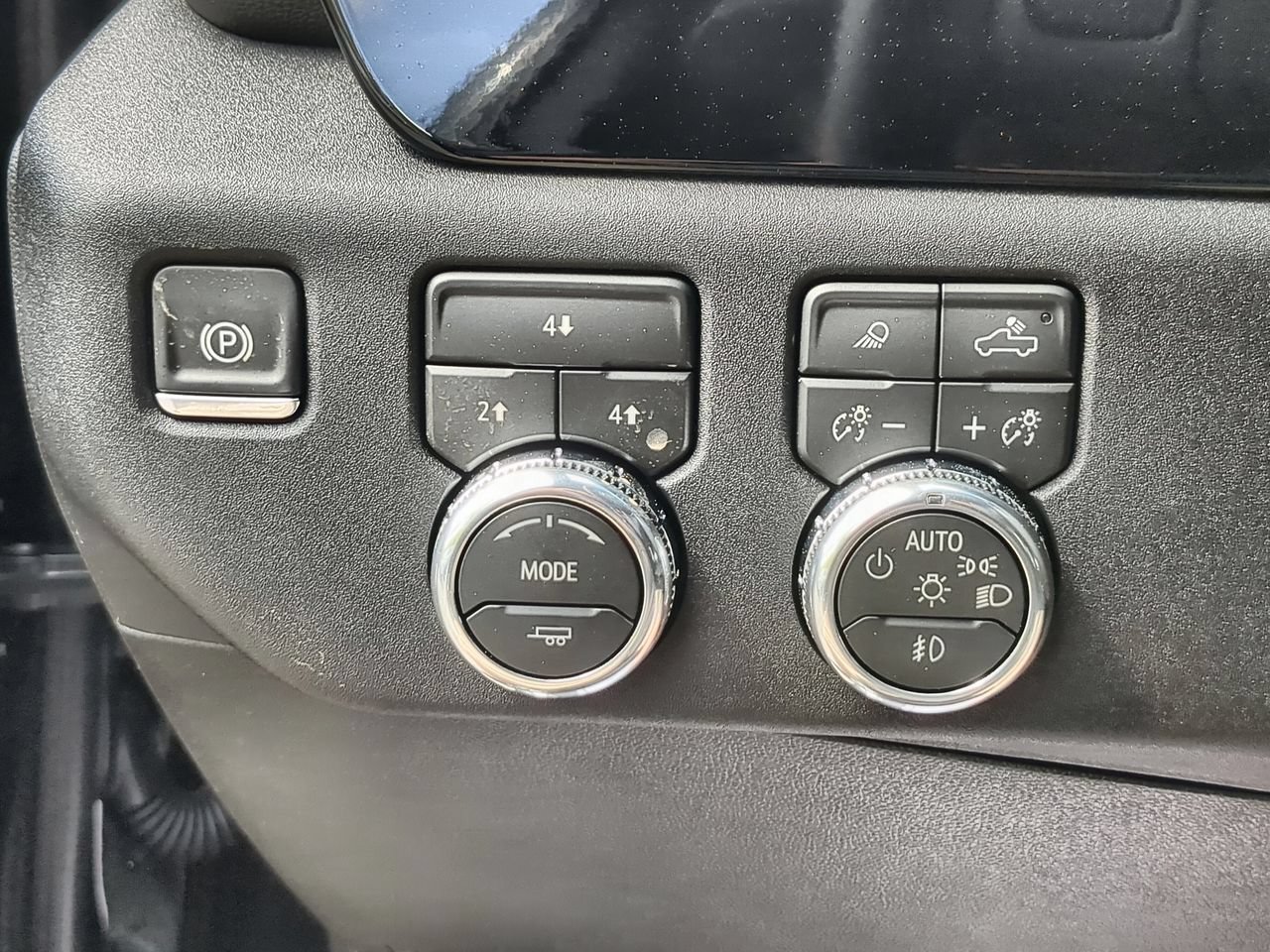 New 2026 GMC Sierra 2500 SLE w/ SLE Value Package; AWD/4WD image 18