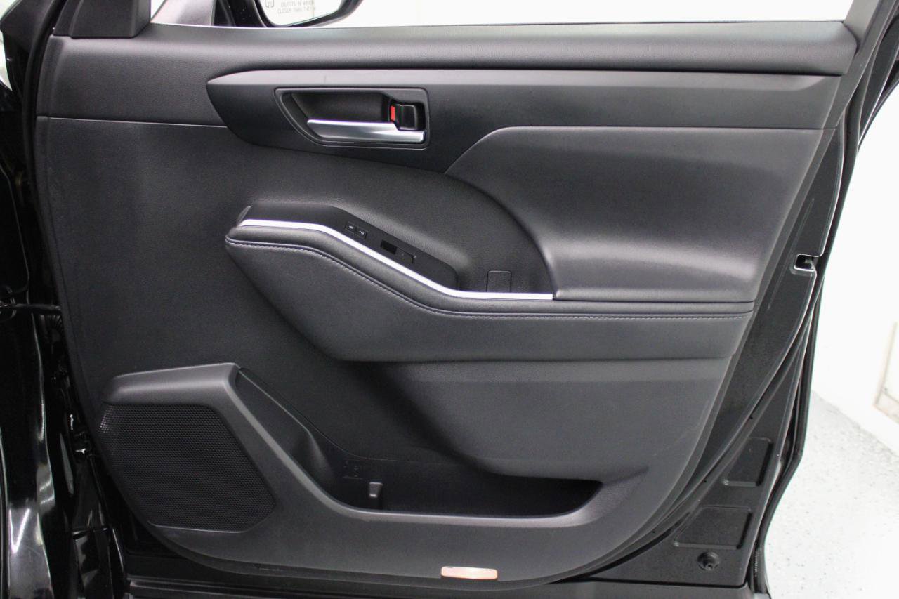 Used 2021 Toyota Highlander XLE image 49