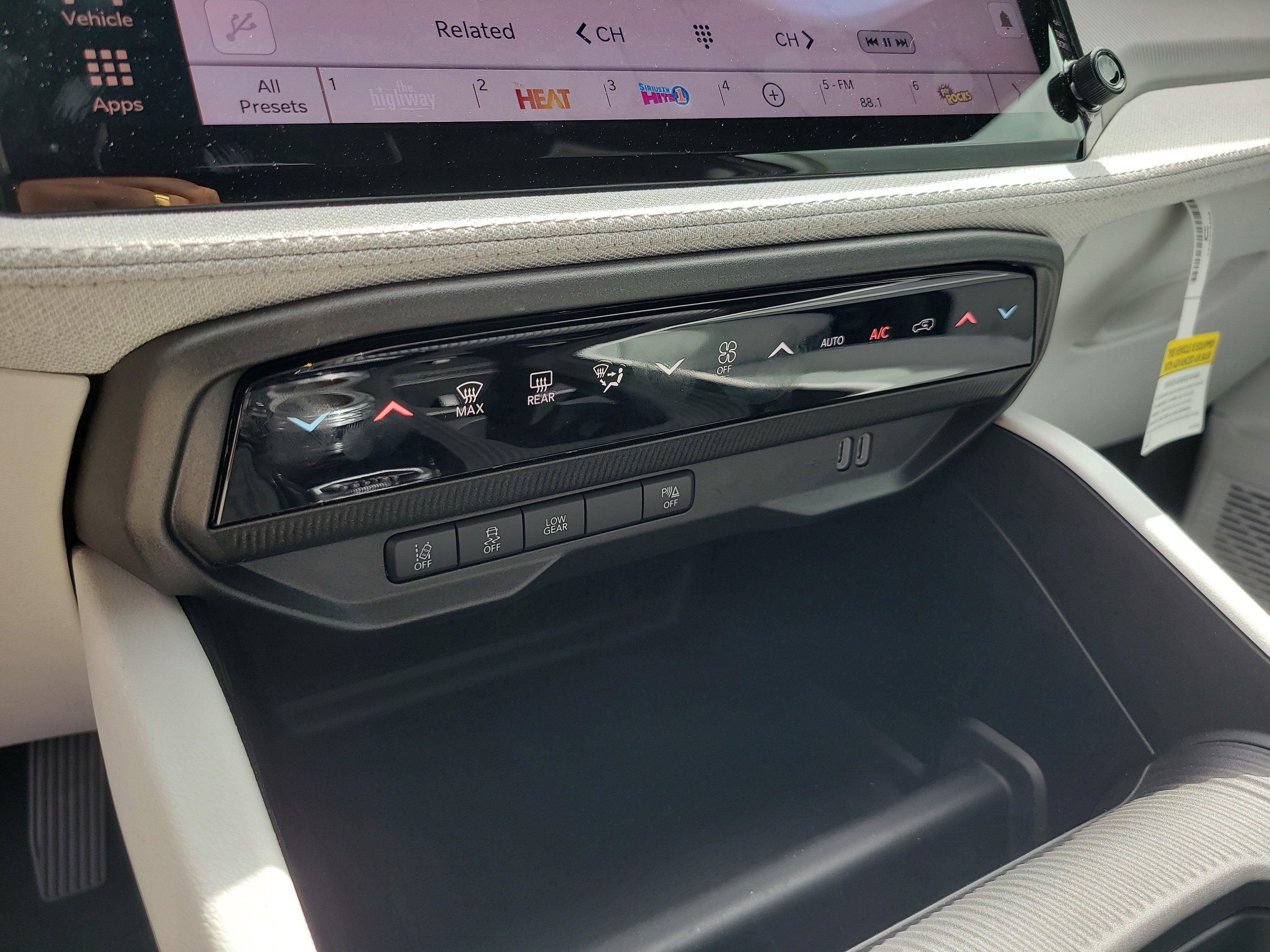 New 2026 Jeep Cherokee Laredo image 19