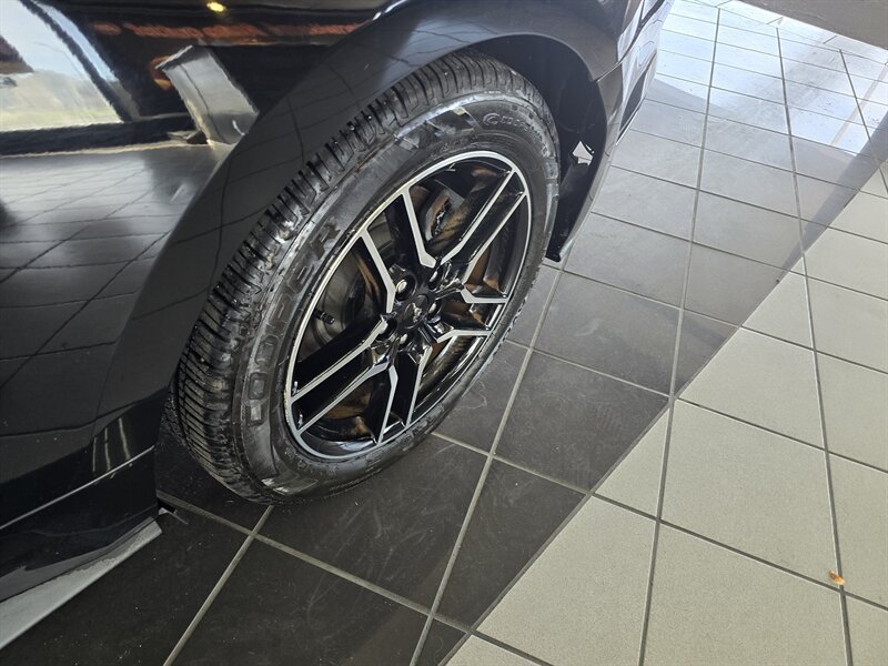 Used 2019 Ford Mustang Premium RWD image 37
