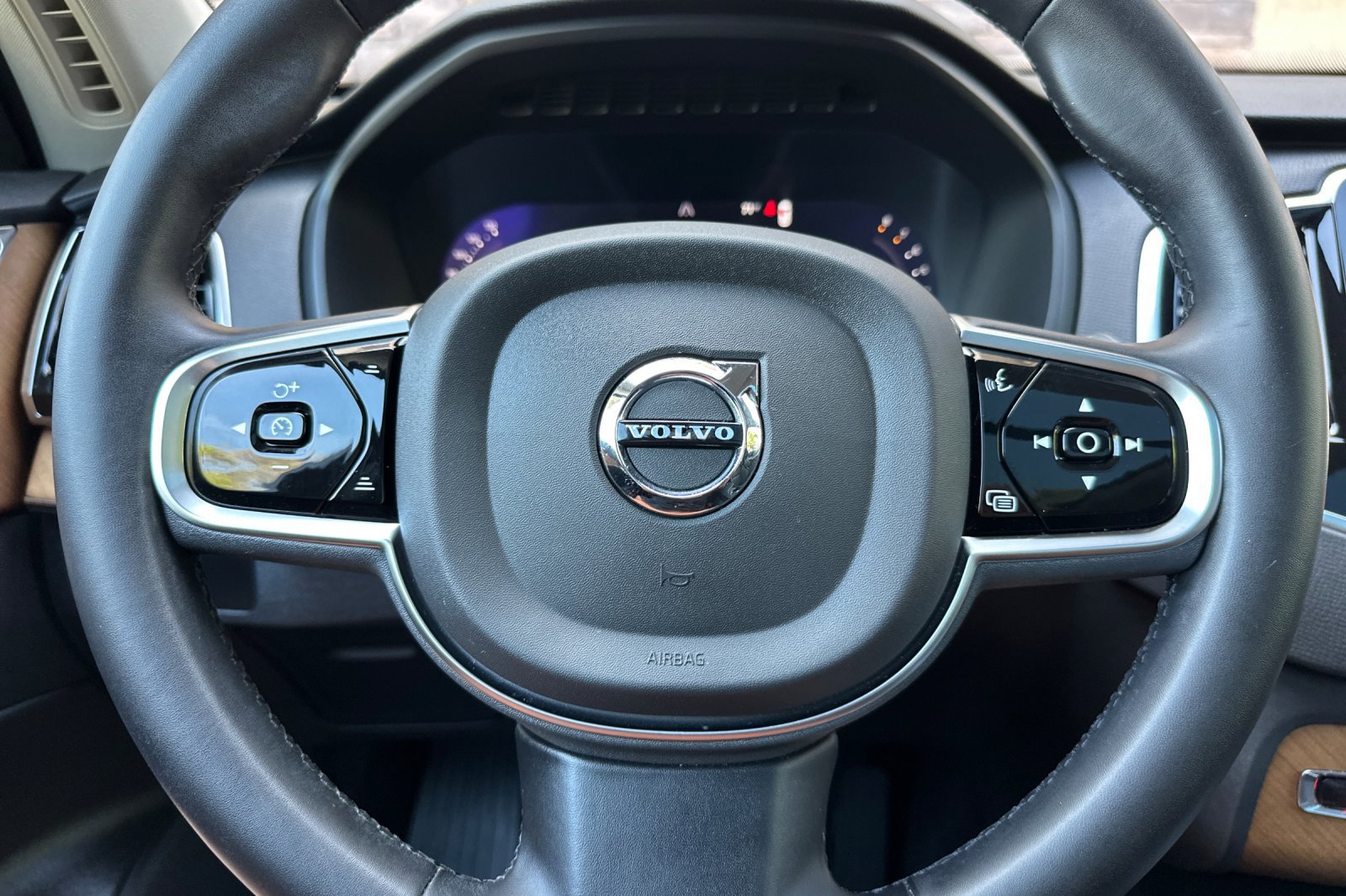 Certified 2023 Volvo XC90 B6 Plus image 27