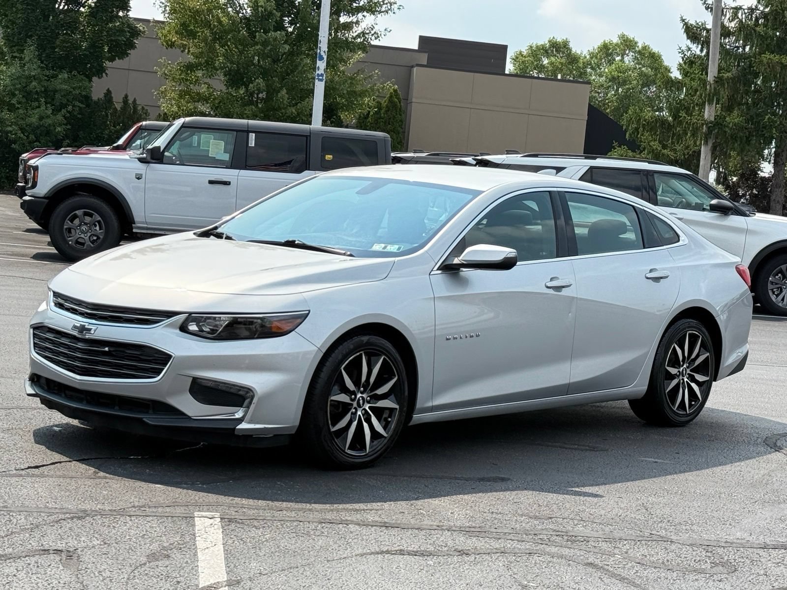Used 2017 Chevrolet Malibu LT FWD image 8