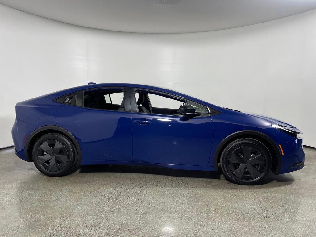 Used 2025 Toyota Prius LE image 2