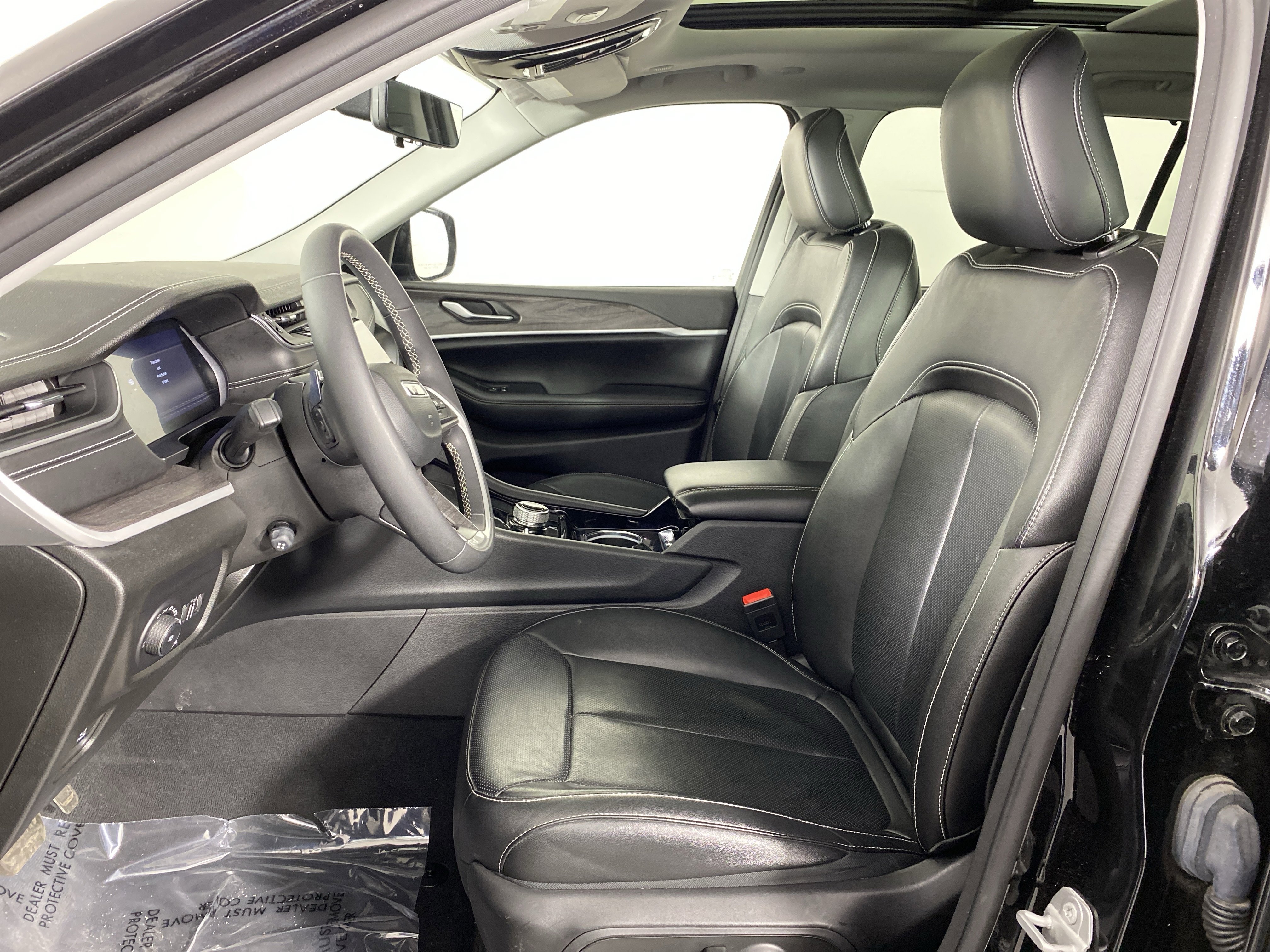 Used 2023 Jeep Grand Cherokee L Limited w/ Luxury Tech Group II image 15