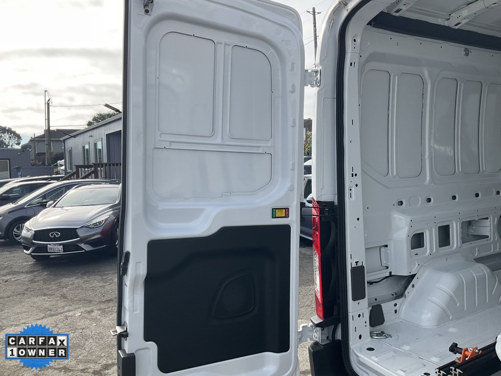 Used 2022 Ford E-Transit Medium Roof image 11