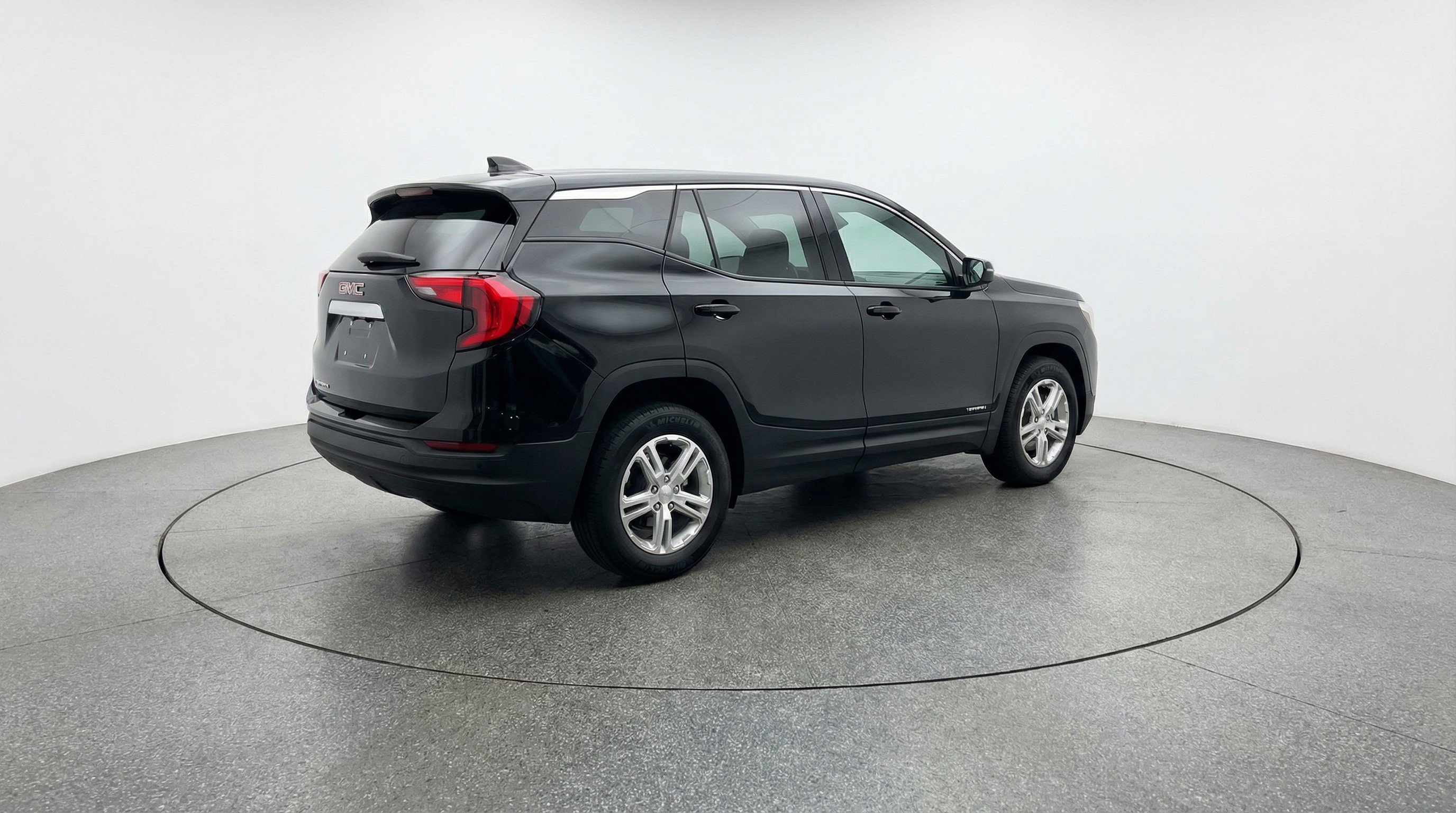 Used 2024 GMC Terrain SLE image 9