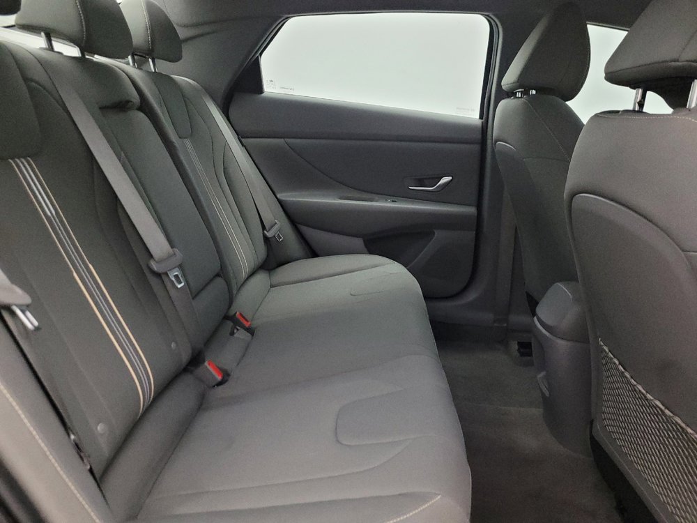 Used 2025 Hyundai Elantra SEL FWD image 19