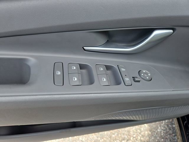 Used 2022 Hyundai Elantra SEL w/ Convenience + Premium Package FWD image 18