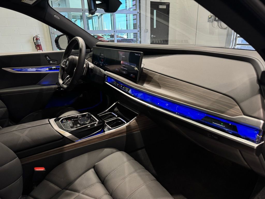 Used 2025 BMW 760i xDrive image 50