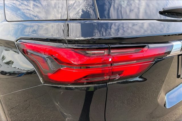 Used 2023 Chevrolet Traverse Premier AWD/4WD image 30