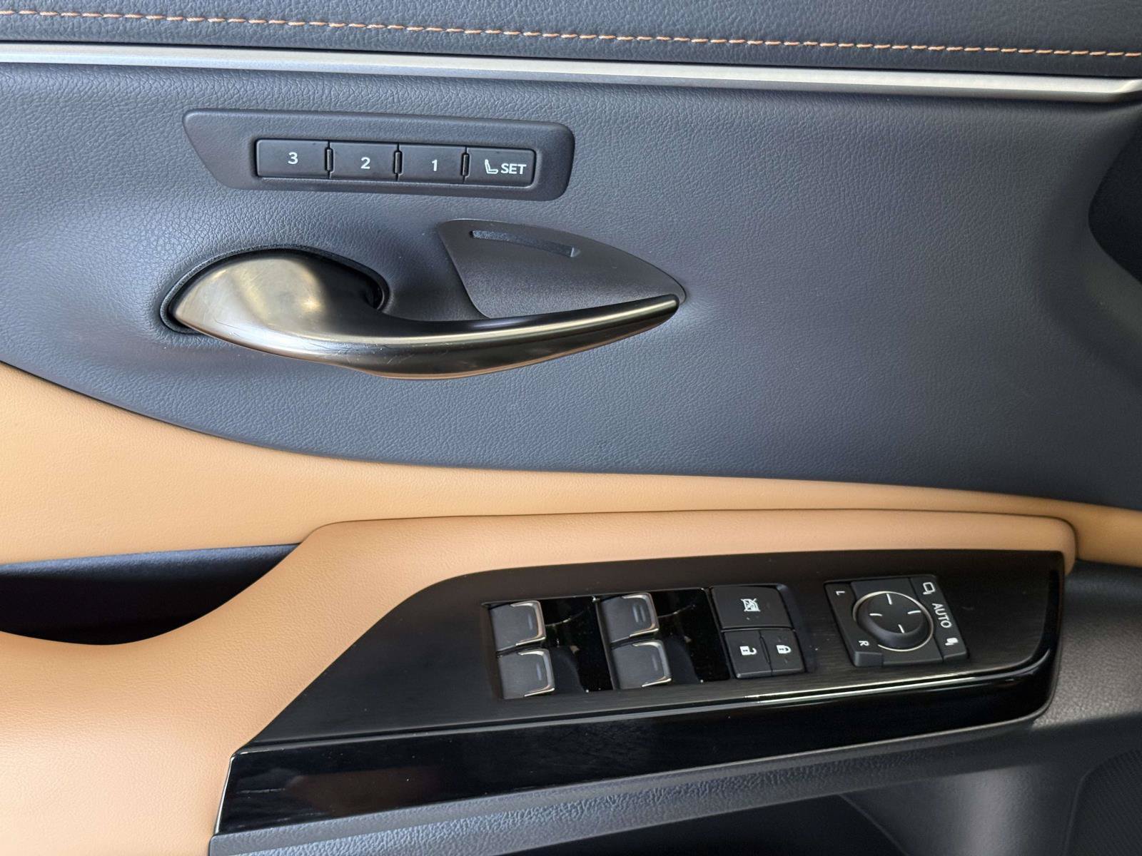 Certified 2024 Lexus ES 350 w/ Premium Package FWD image 21