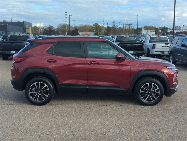 Used 2025 Chevrolet TrailBlazer LT image 2