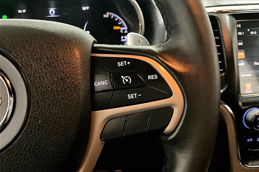 Used 2015 Jeep Grand Cherokee Laredo image 12