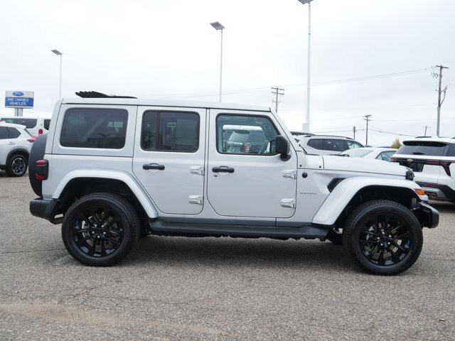 Used 2023 Jeep Wrangler Unlimited Sahara w/ Cold Weather Group AWD/4WD image 2