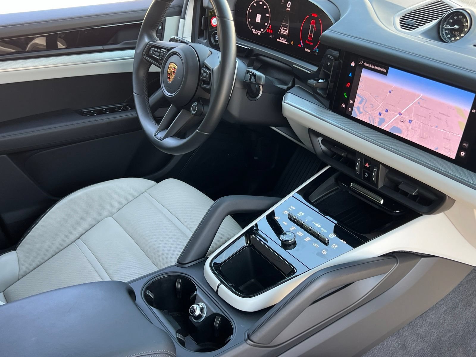 Certified 2024 Porsche Cayenne S AWD/4WD image 4