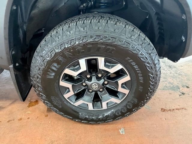 Used 2022 Toyota Tacoma TRD Off-Road AWD/4WD image 8