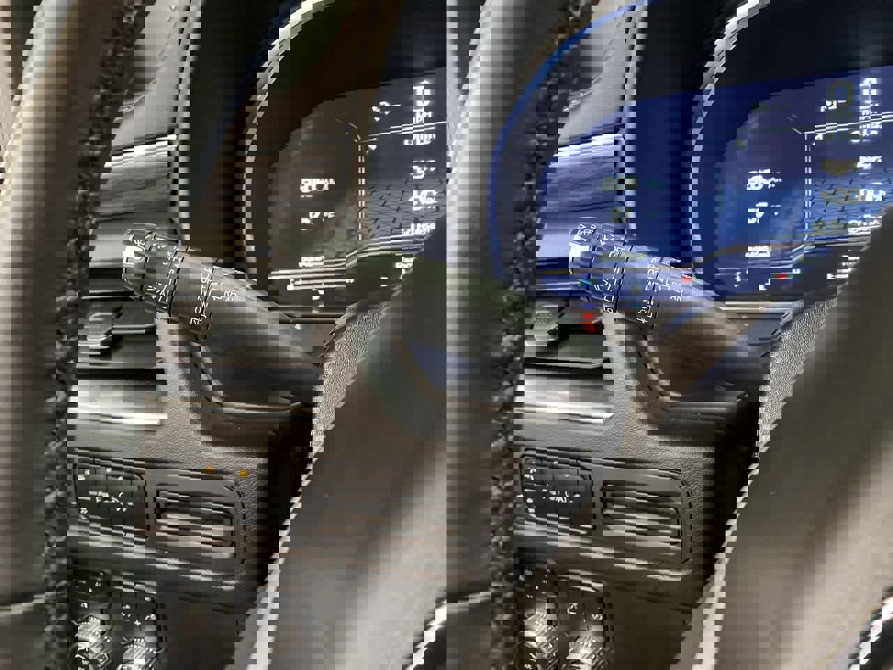 Used 2023 GMC Yukon SLT image 24