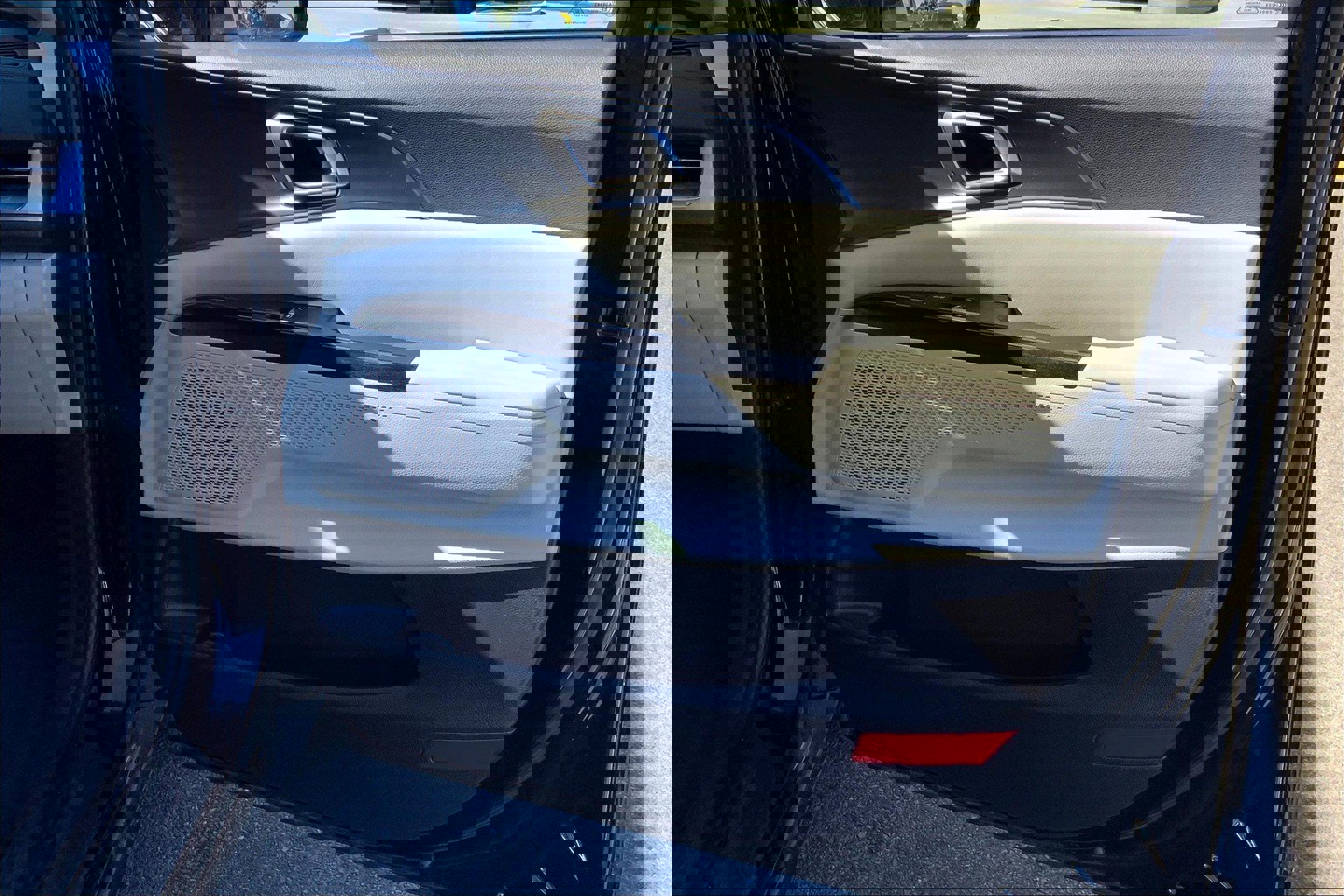 Used 2024 Kia Carnival LX image 25