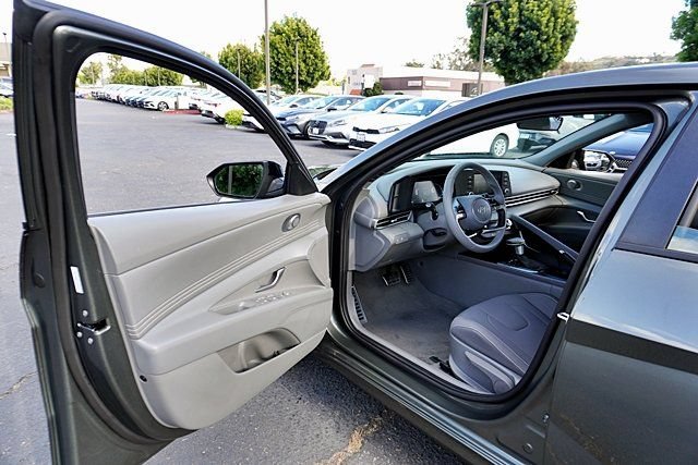 Certified 2026 Hyundai Elantra Sport FWD image 37
