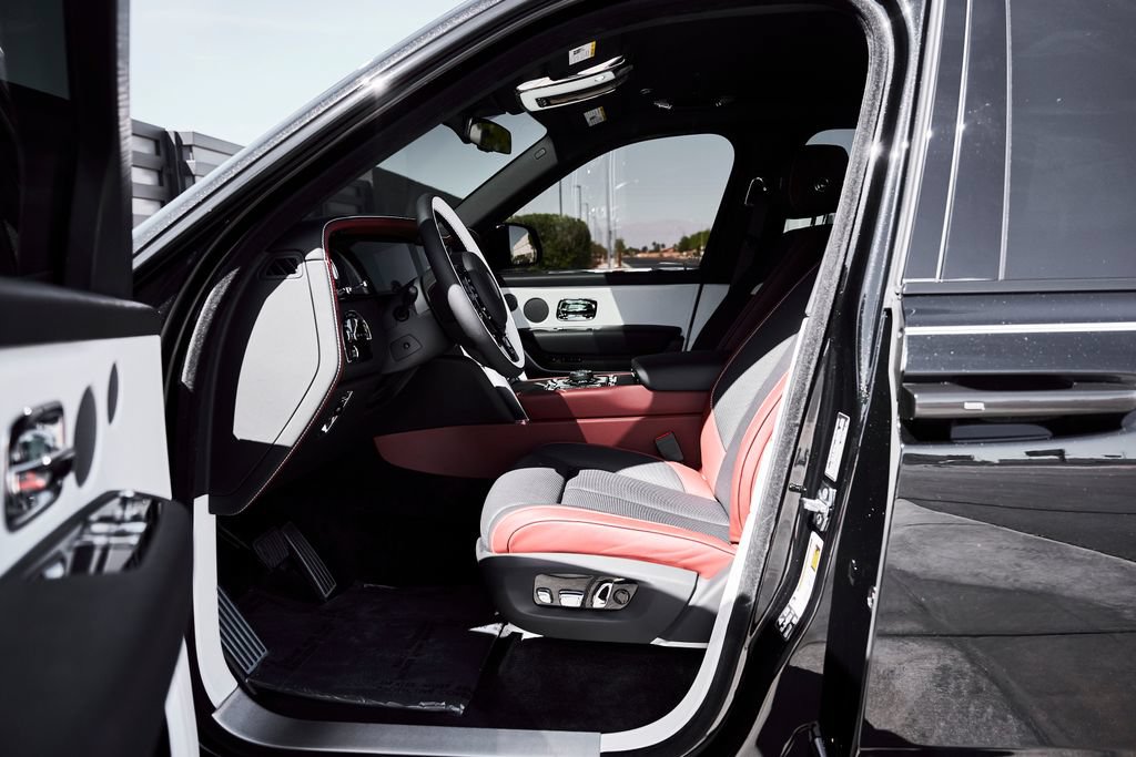 Used 2026 Rolls-Royce Cullinan AWD/4WD image 35