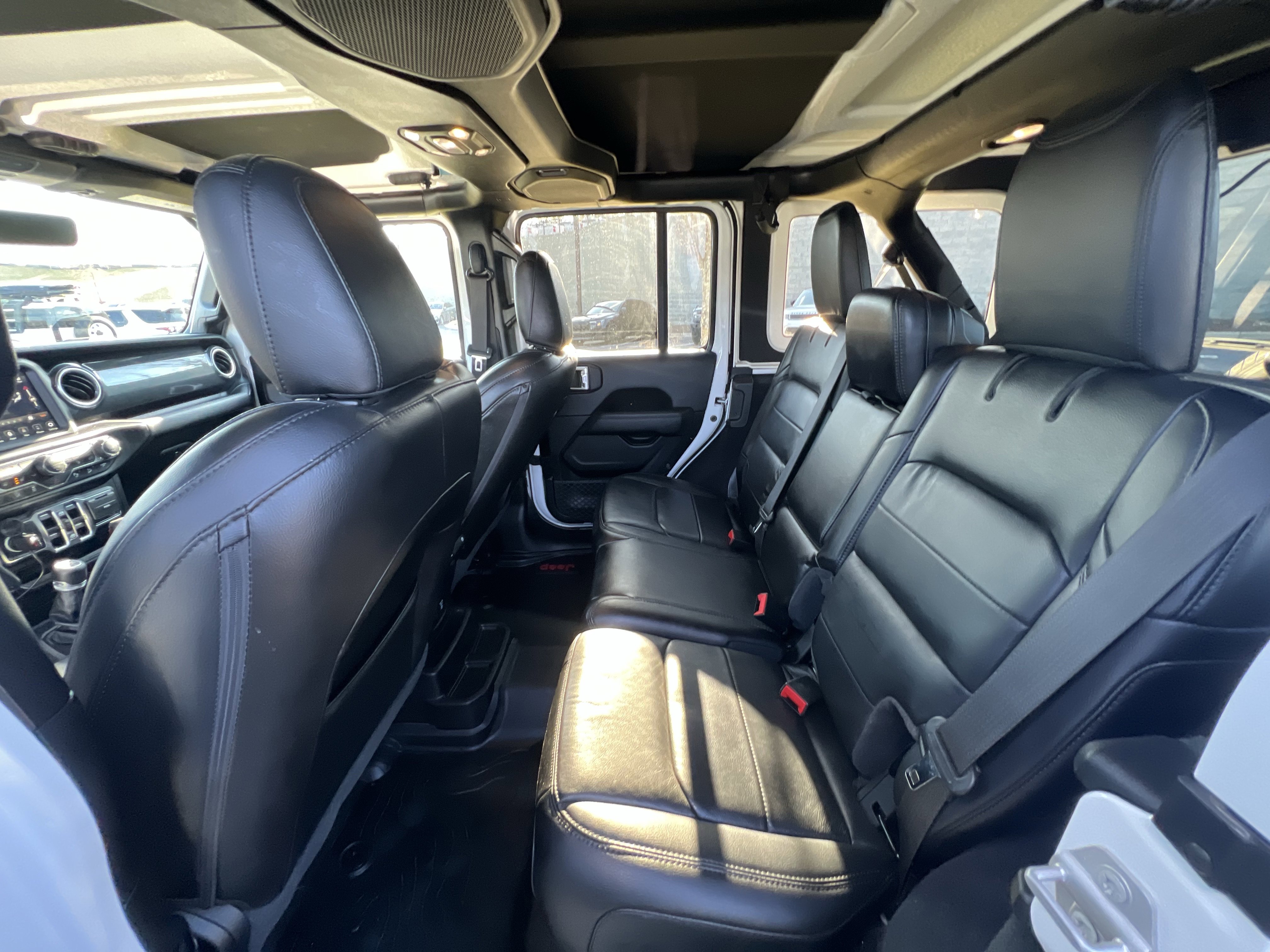 Used 2020 Jeep Wrangler Unlimited Sahara AWD/4WD image 31