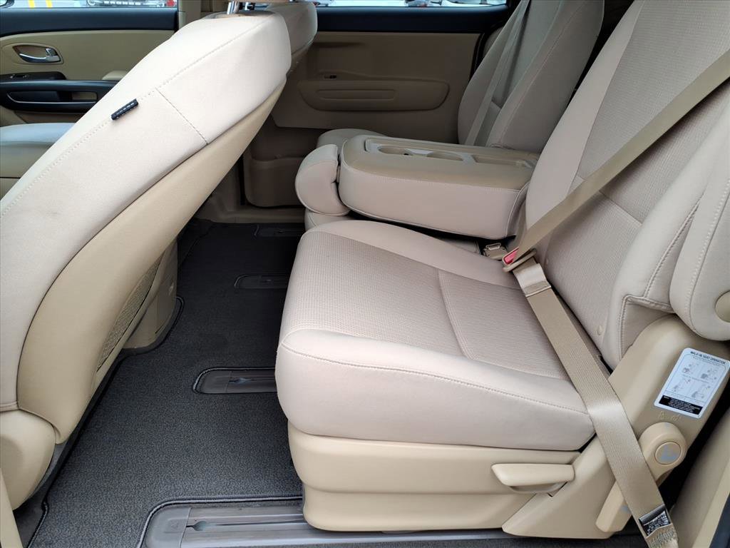 Used 2019 Kia Sedona LX image 5