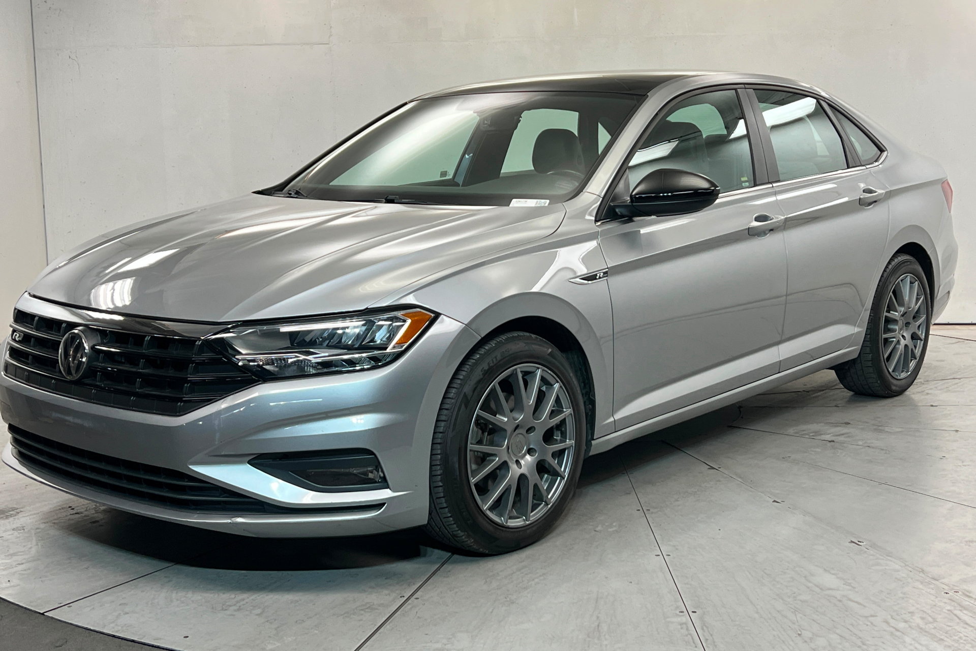 Used 2020 Volkswagen Jetta R-Line w/ R-Line Cold Weather Package FWD image 1