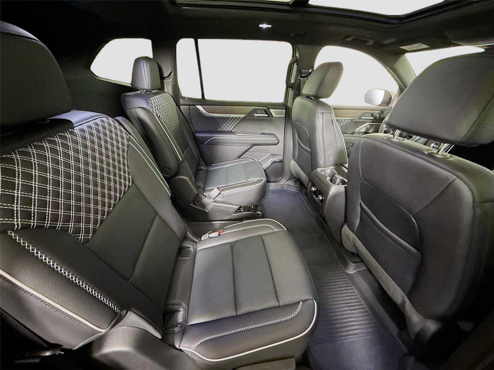 Used 2025 GMC Acadia Denali w/ Super Cruise Package image 23