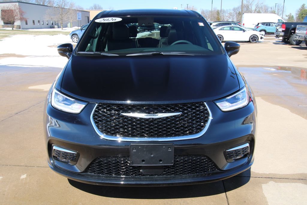 New 2026 Chrysler Pacifica Limited image 2