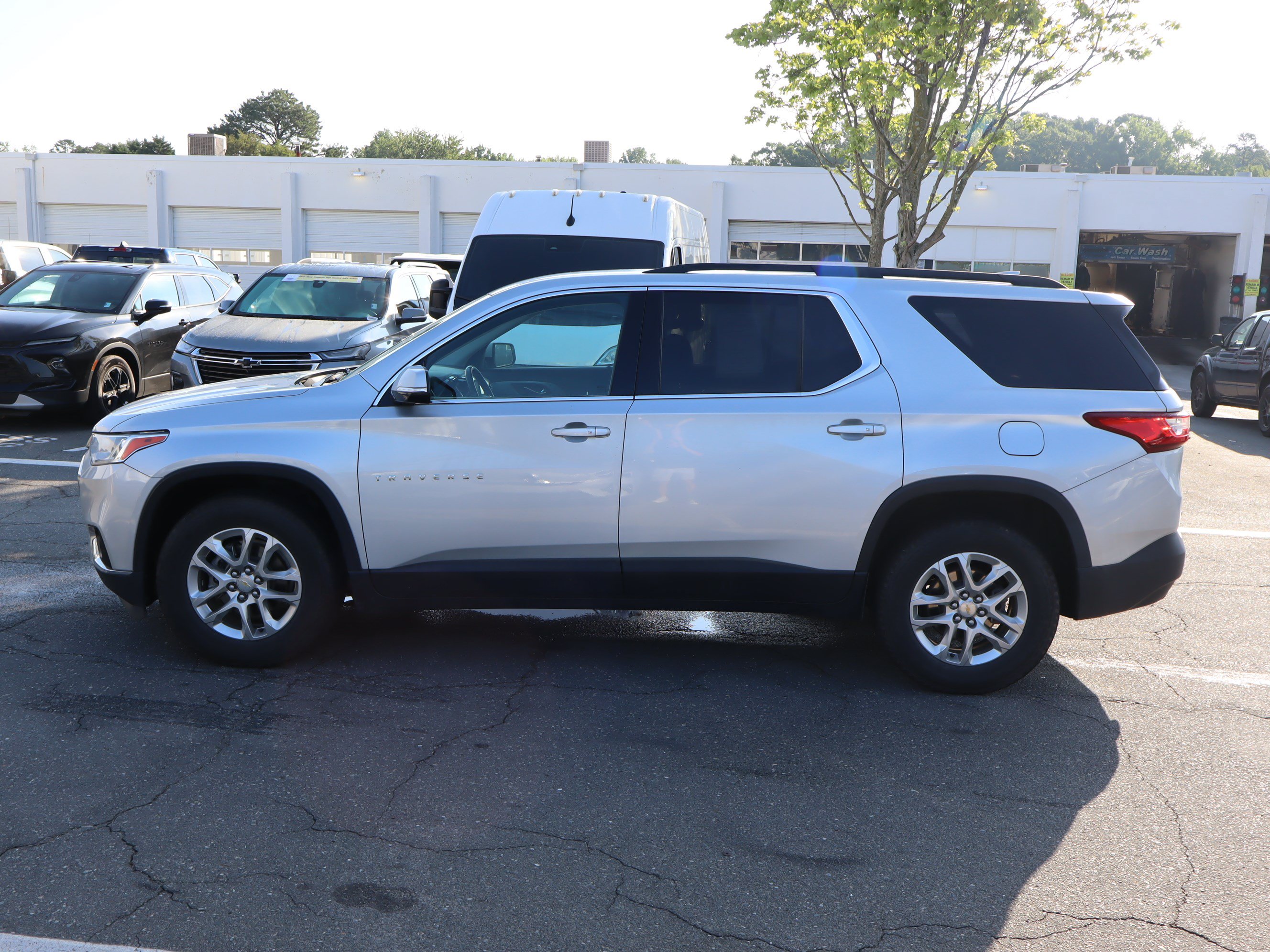 Used 2020 Chevrolet Traverse LT FWD image 18
