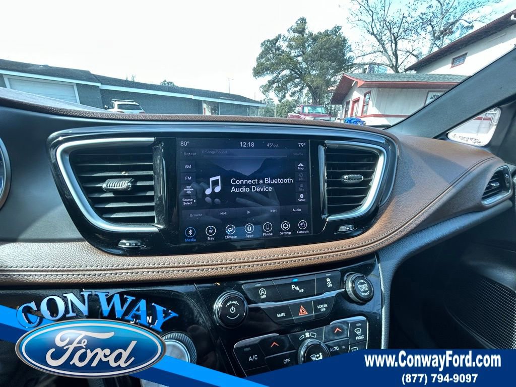 Used 2020 Chrysler Pacifica Limited image 36