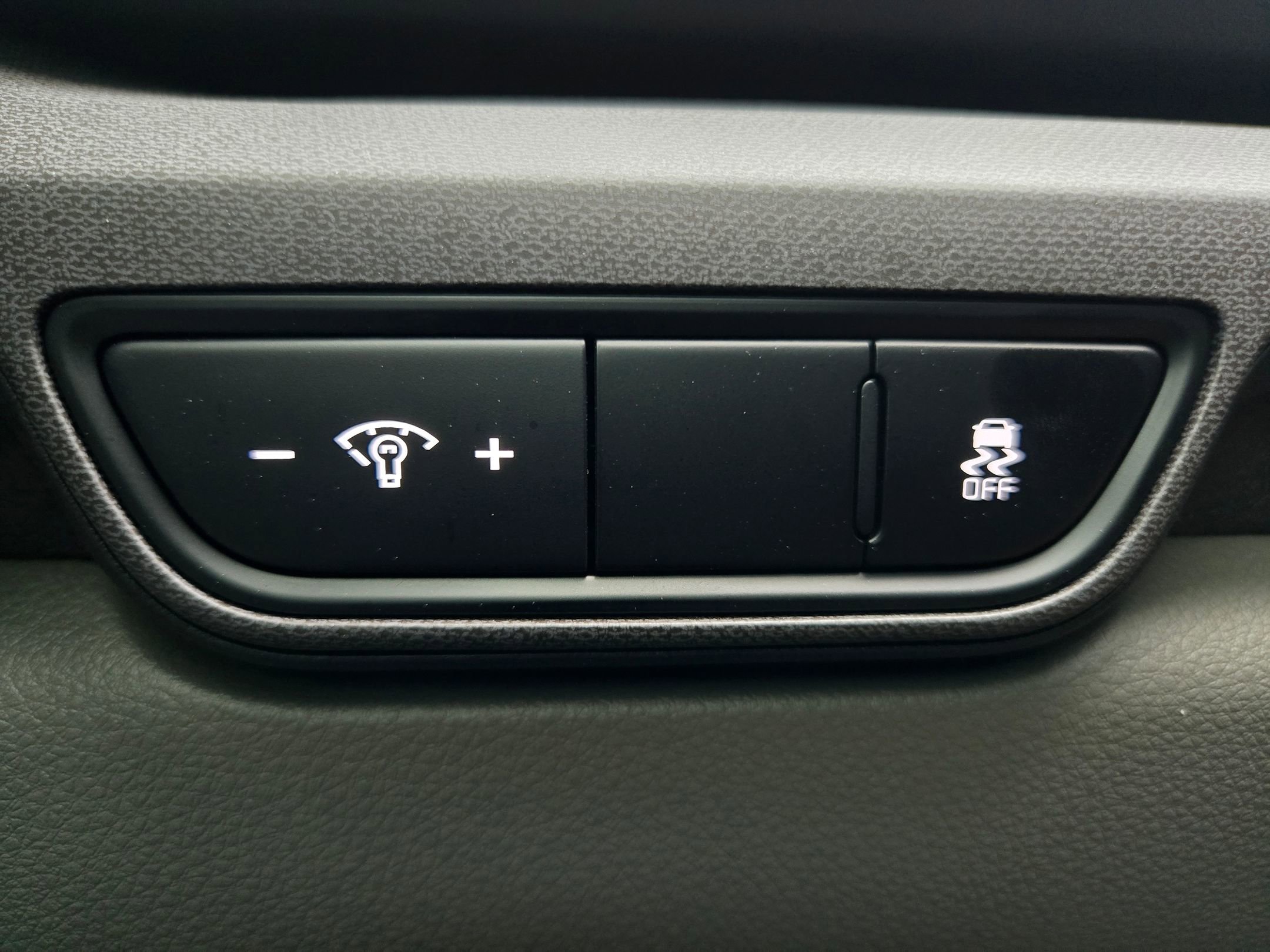 New 2026 Kia Carnival EX FWD image 24