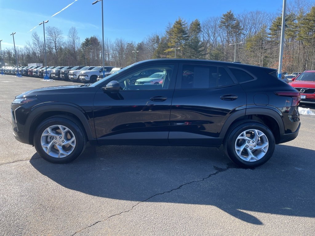 Used 2024 Chevrolet Trax LS w/ LS Convenience Package image 3