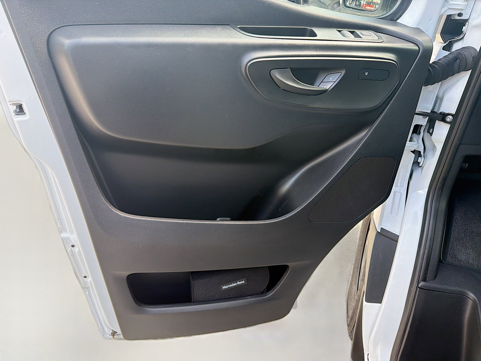 Used 2025 Mercedes-Benz Sprinter 2500 image 17