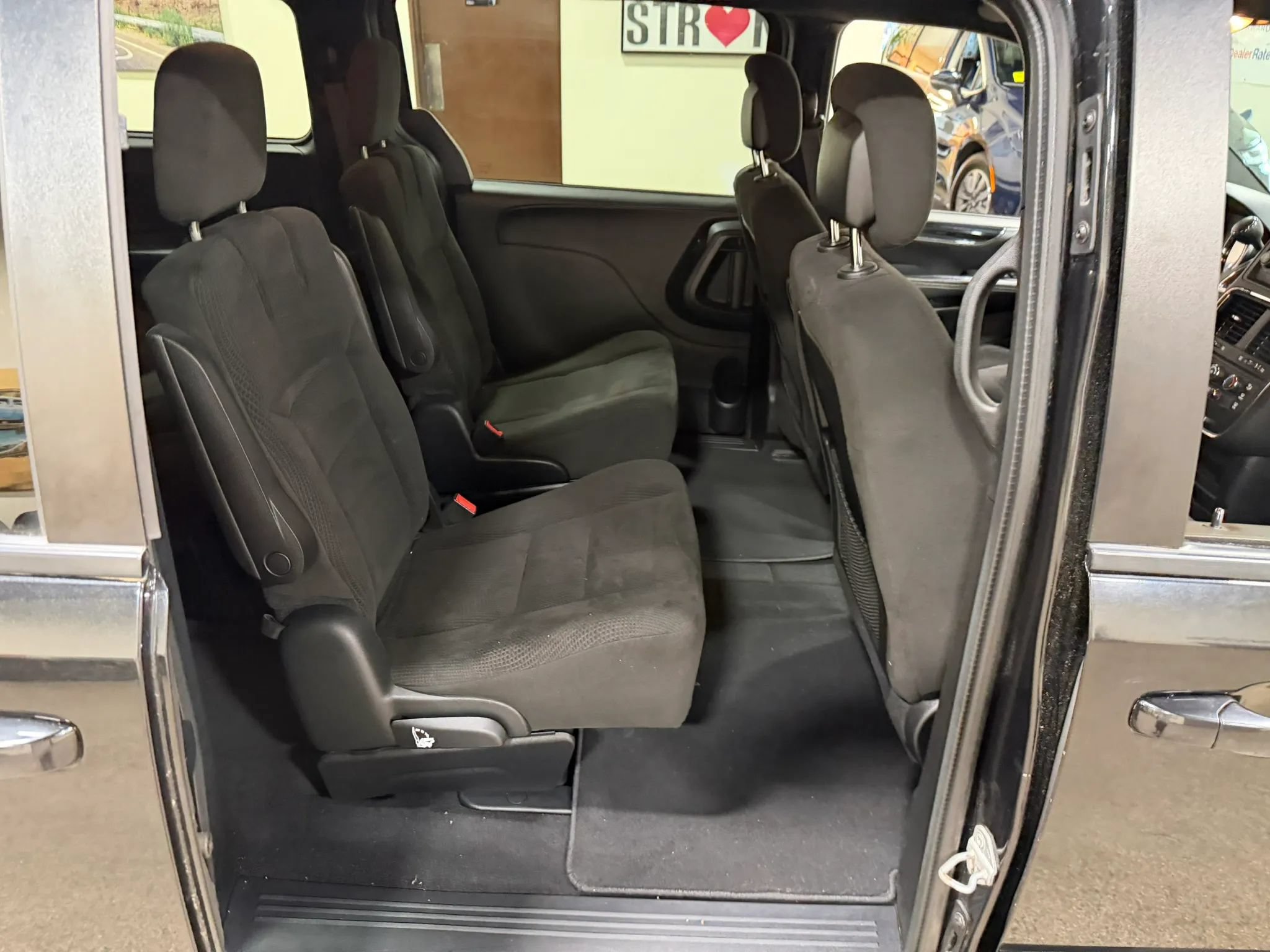 Used 2016 Dodge Grand Caravan SE FWD image 31