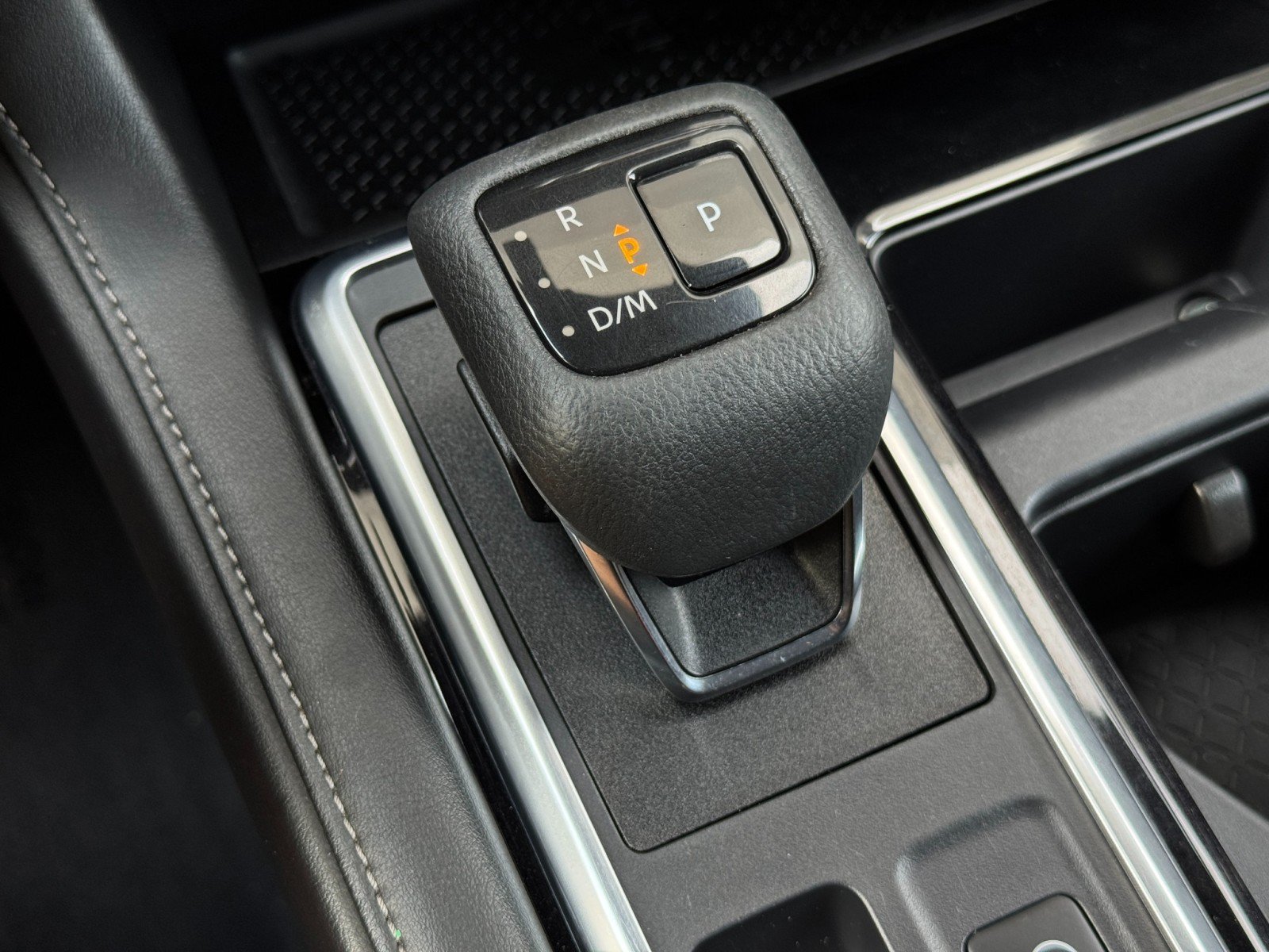 Used 2023 Nissan Pathfinder SL FWD image 28