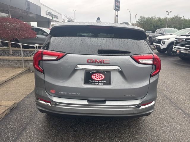 Used 2024 GMC Terrain Denali w/ Denali Premium Package AWD/4WD image 7