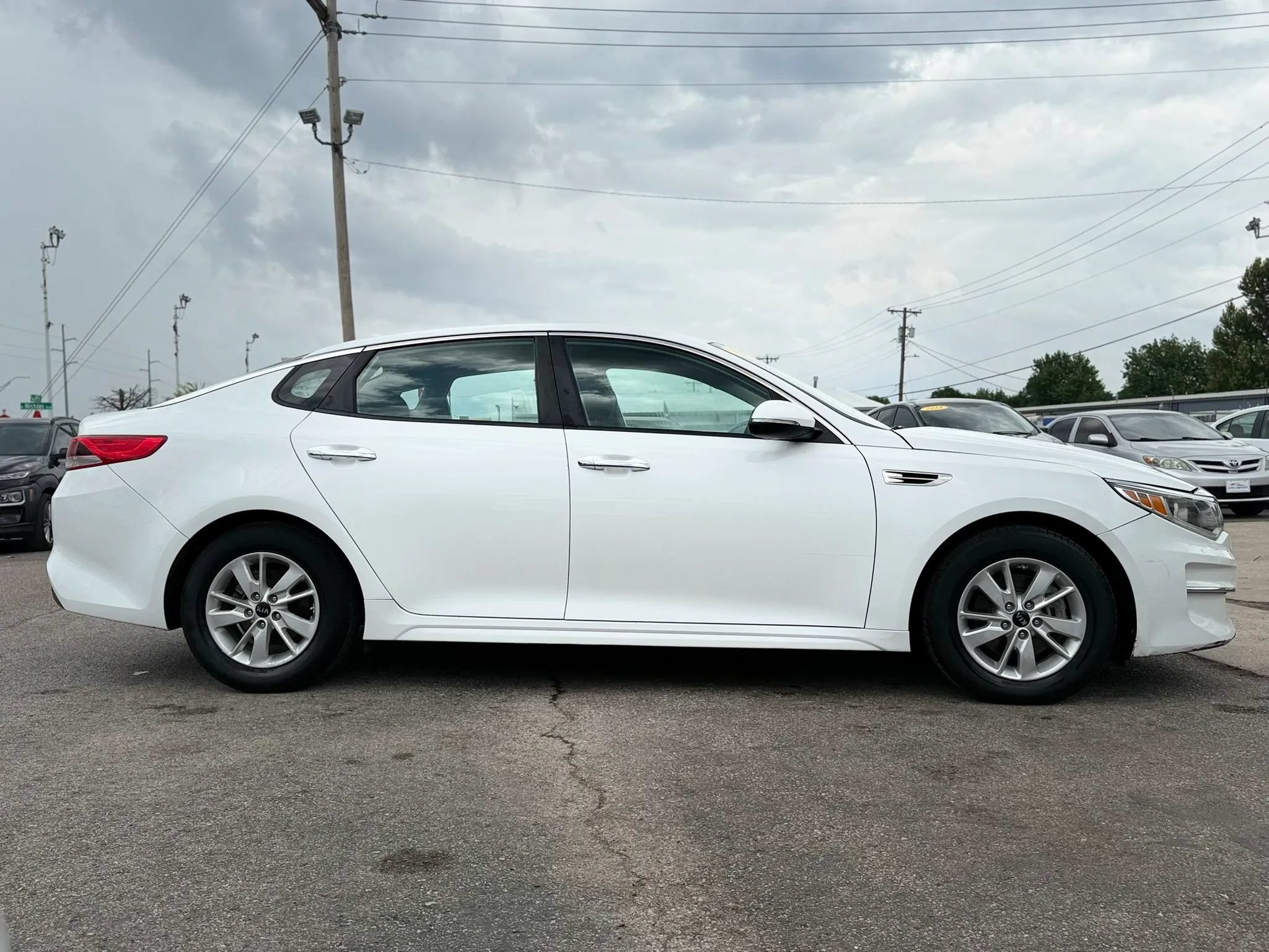 Used 2018 Kia Optima LX FWD image 3