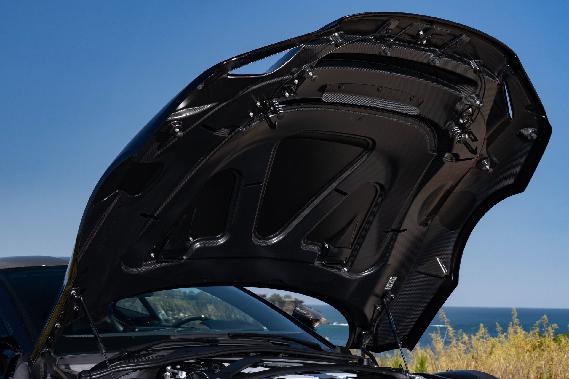 Used 2024 Aston Martin Valour image 17