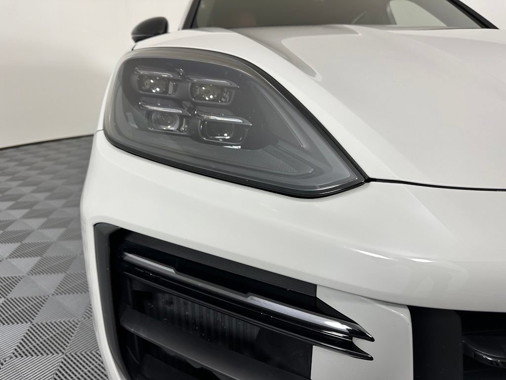 Certified 2024 Porsche Cayenne Turbo GT AWD/4WD image 9