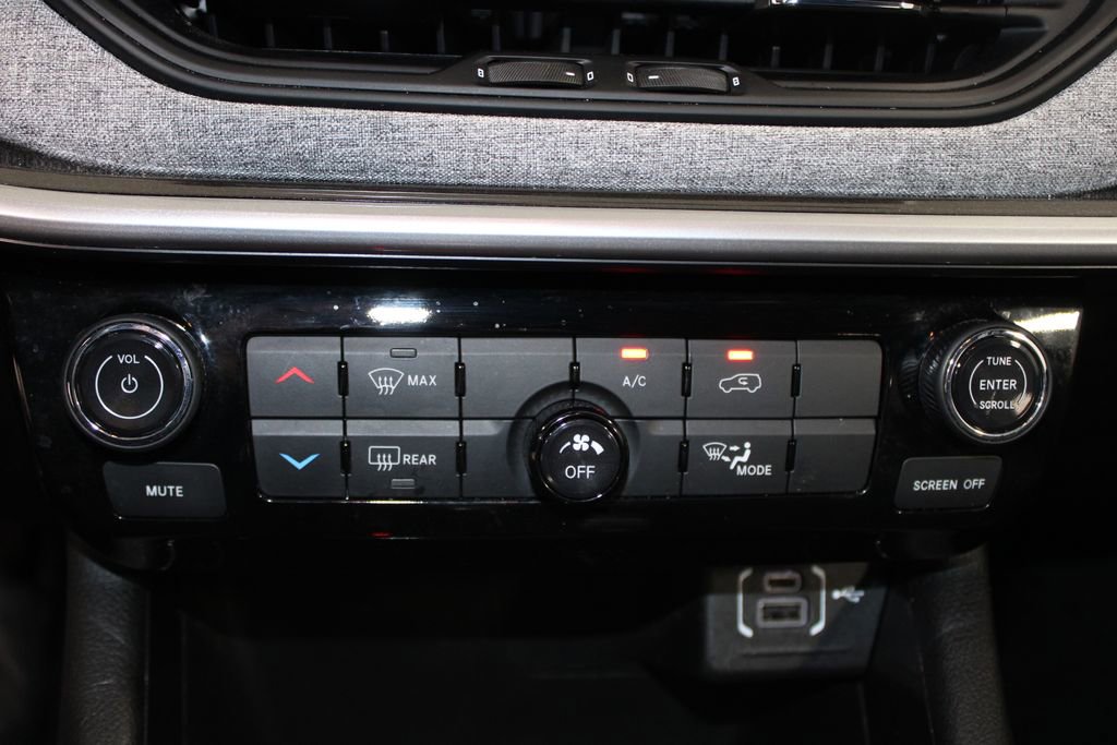 Used 2025 Jeep Compass Latitude AWD/4WD image 43