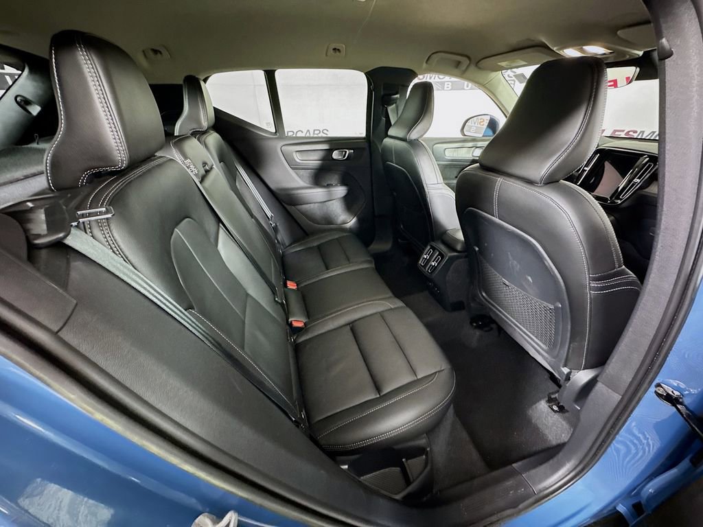 Used 2023 Volvo XC40 B5 Core w/ Convenience Package image 27