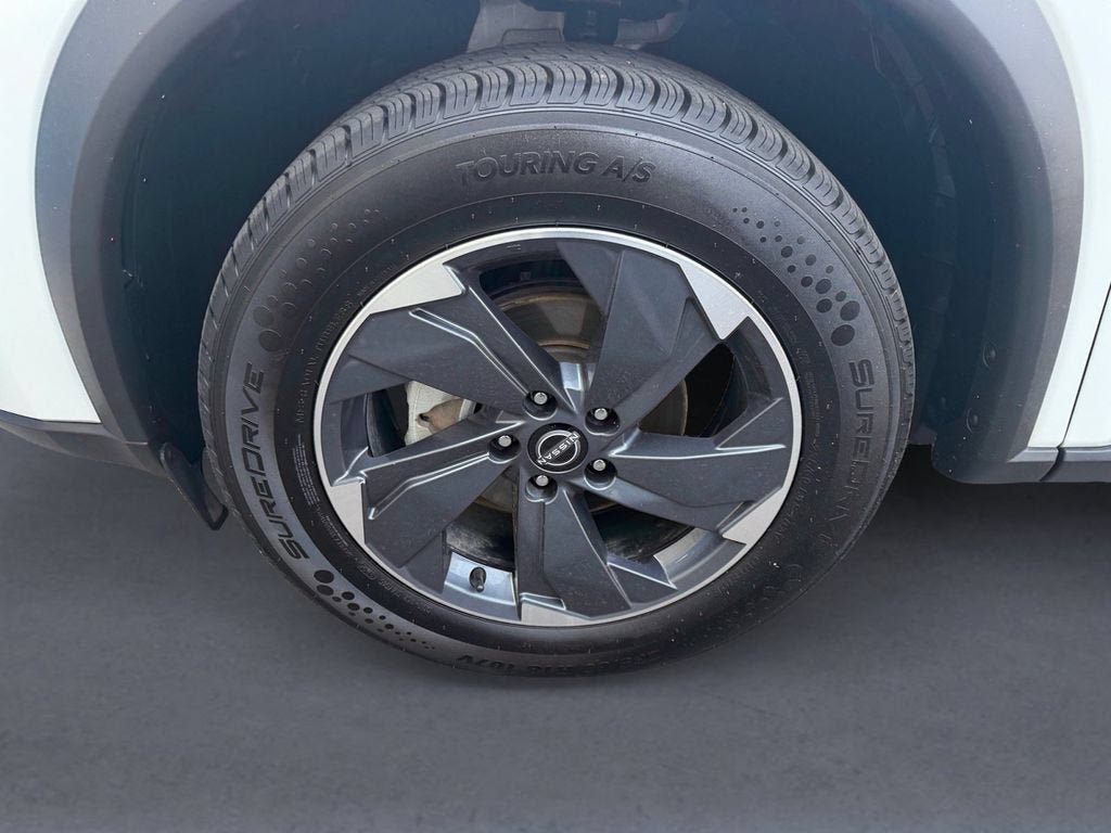 Used 2024 Nissan Rogue SV FWD image 9