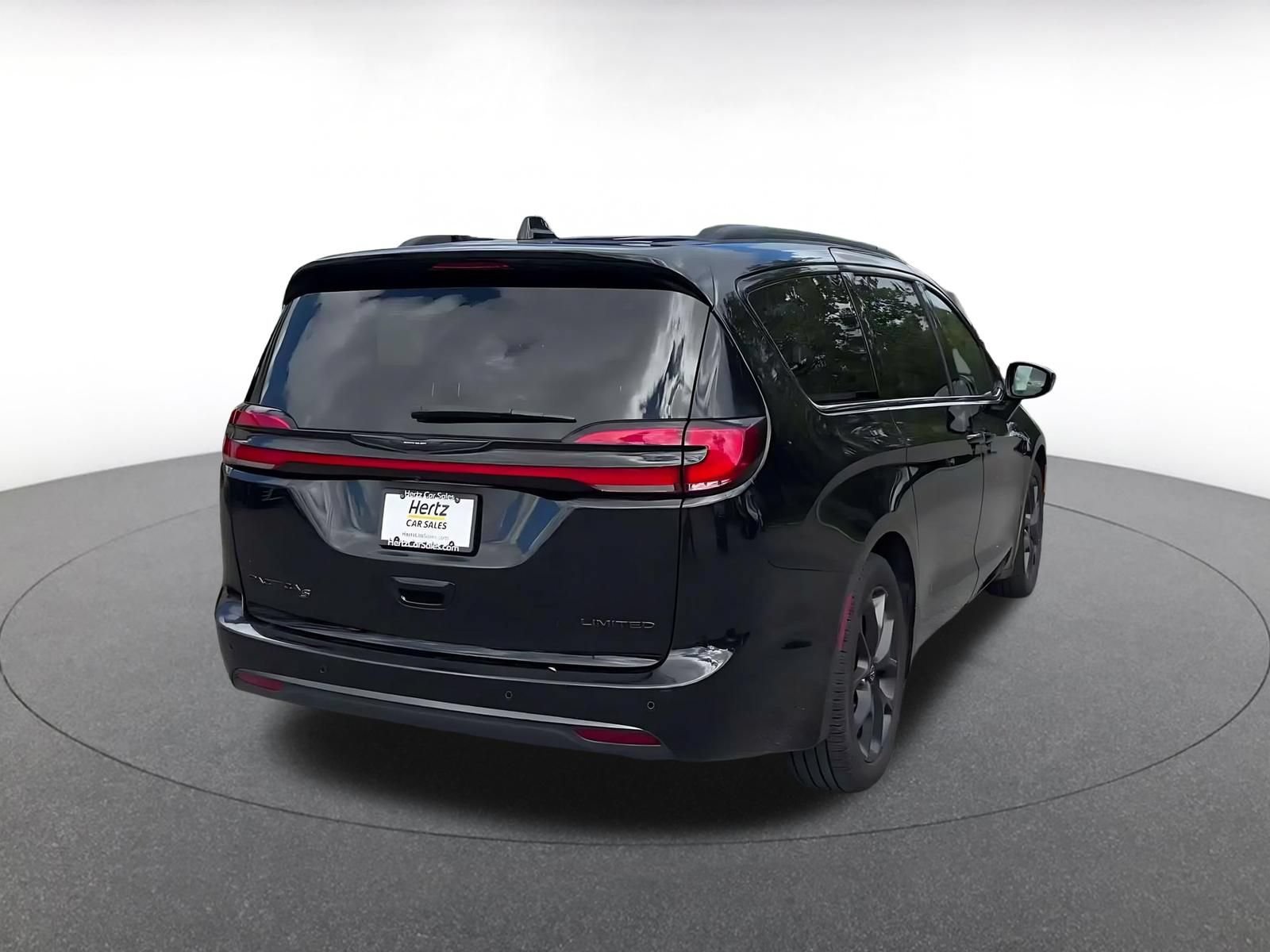 Used 2025 Chrysler Pacifica Limited FWD image 12