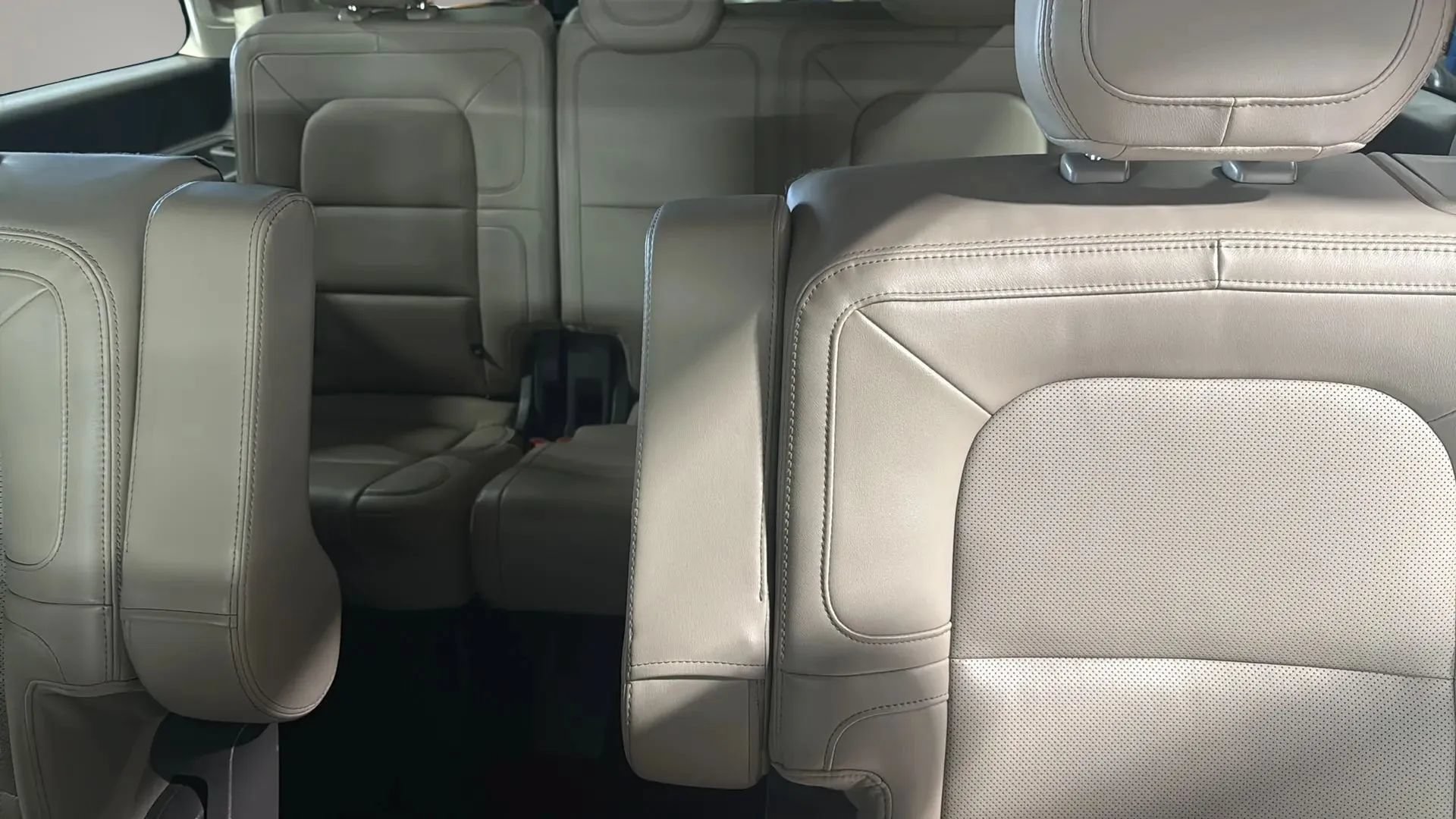 Used 2022 Lincoln Navigator 4WD image 33