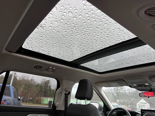 Used 2025 Ford Explorer Active w/ Active Comfort Package image 14