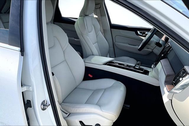 Used 2022 Volvo XC60 B5 Momentum AWD/4WD image 29